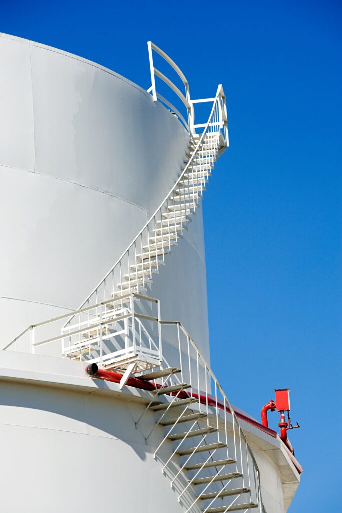 stairs on oil storage tank 2026 01 05 23 32 06 utc (1)